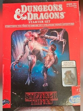 Hasbro Dungeons & Dragons Stranger Things Starter Set - Red, Black, Blue